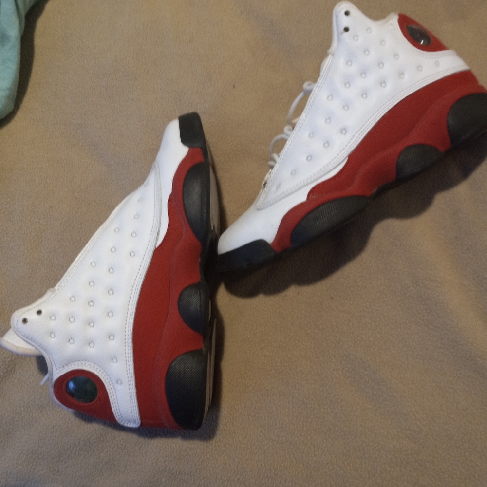 women's  cherry Jordan size 5.5, they like brand new. worn like 2 times